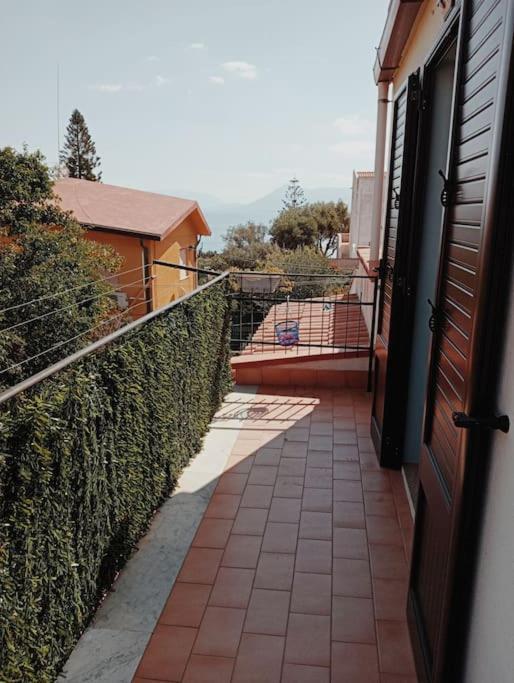 Da Carmen E Peppe Apartment Санта Флавия Екстериор снимка